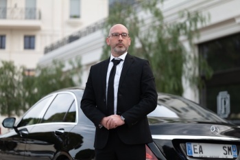 CÉDRIC, CHAUFFEUR PRIVÉ 