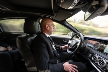 CÉDRIC, CHAUFFEUR PRIVÉ 